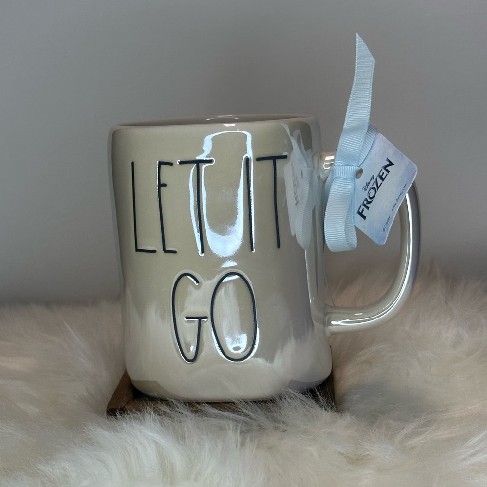 🚨Price Drop🚨 Rae Dunn Frozen Elsa Iridescent "Let it Go" mug